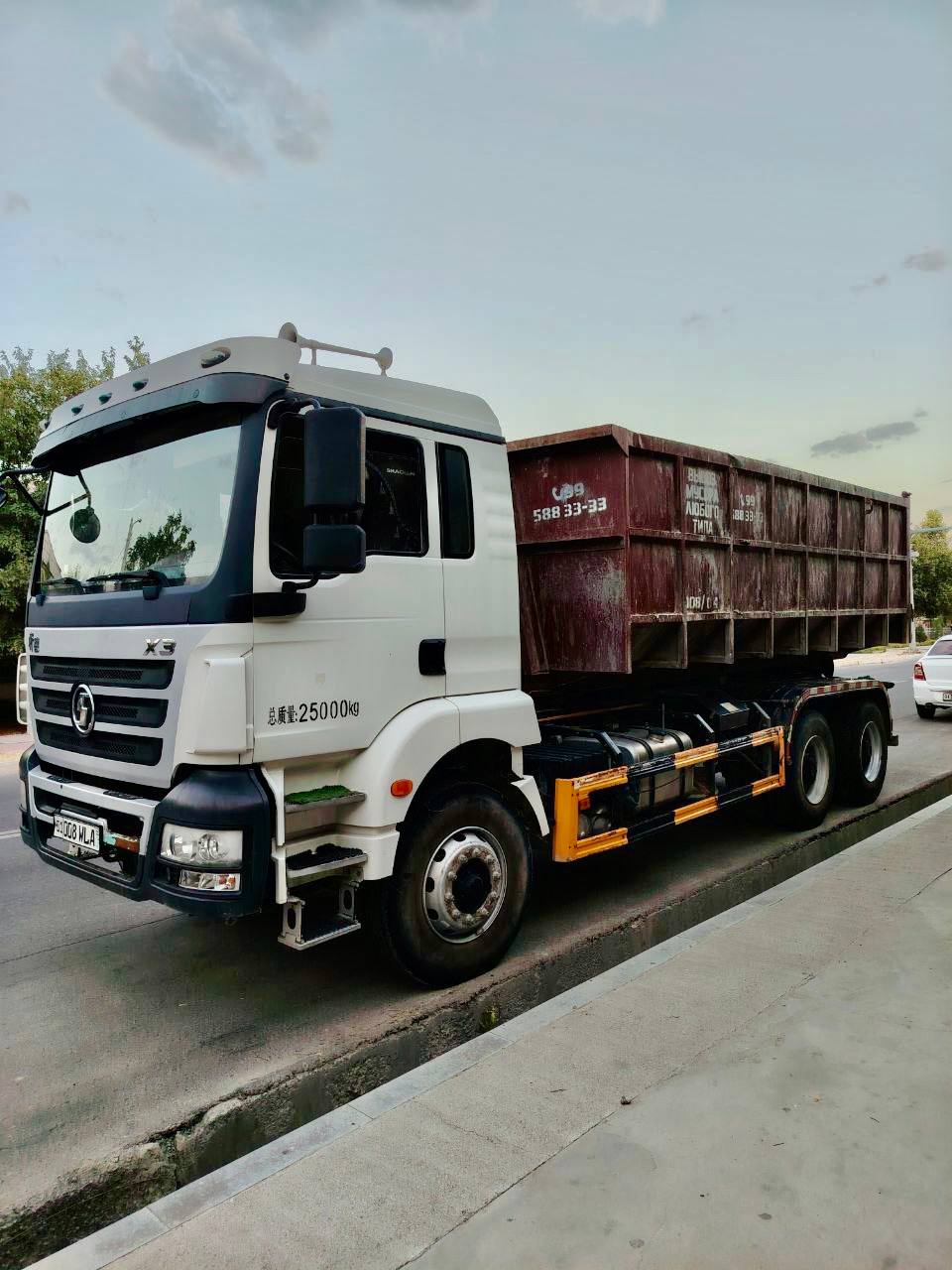 Мусоровоз Shacman с контейнером 20 тонн — вывоз мусора