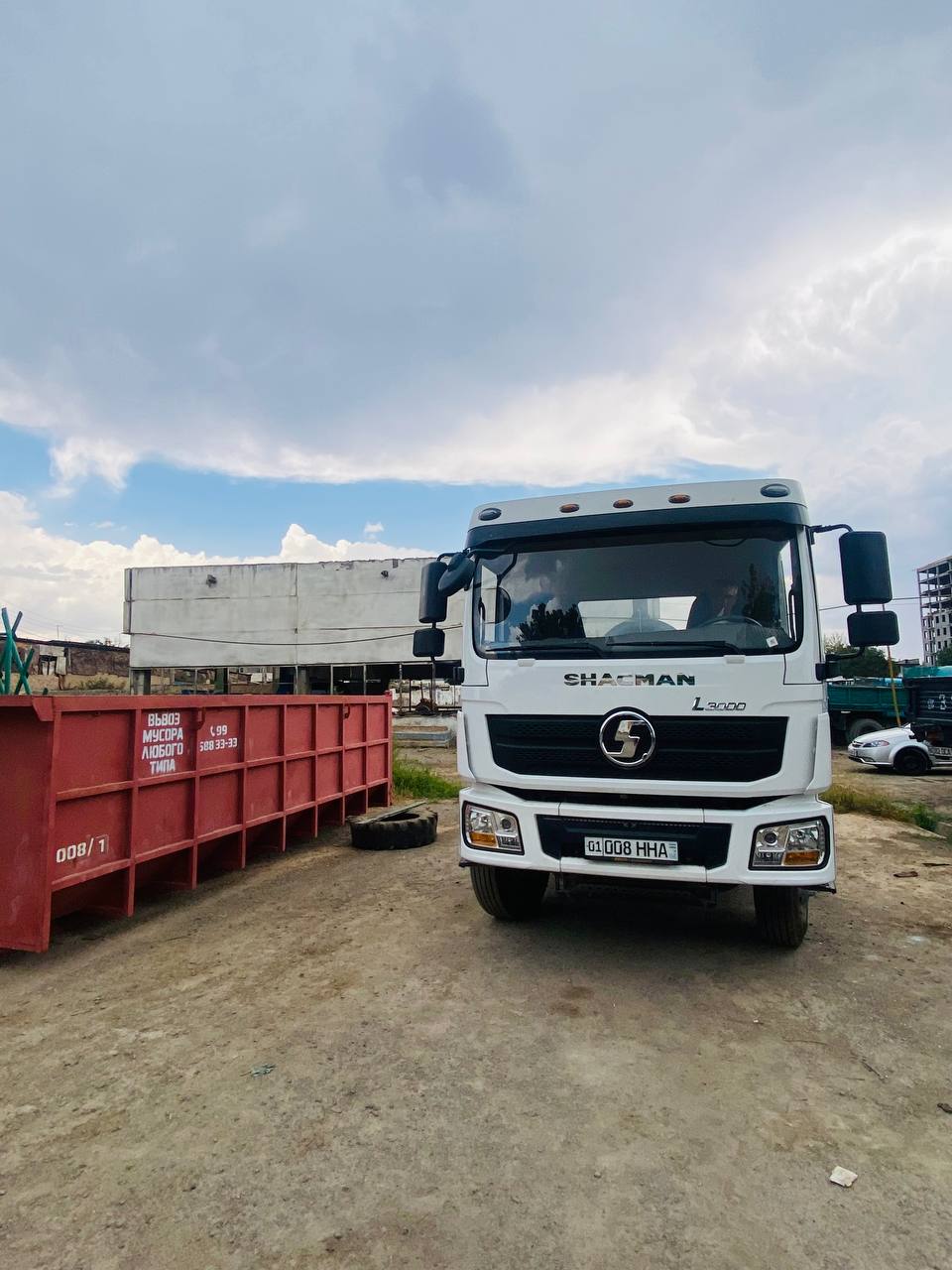 Мусоровоз Shacman на производственной базе EcoMusor