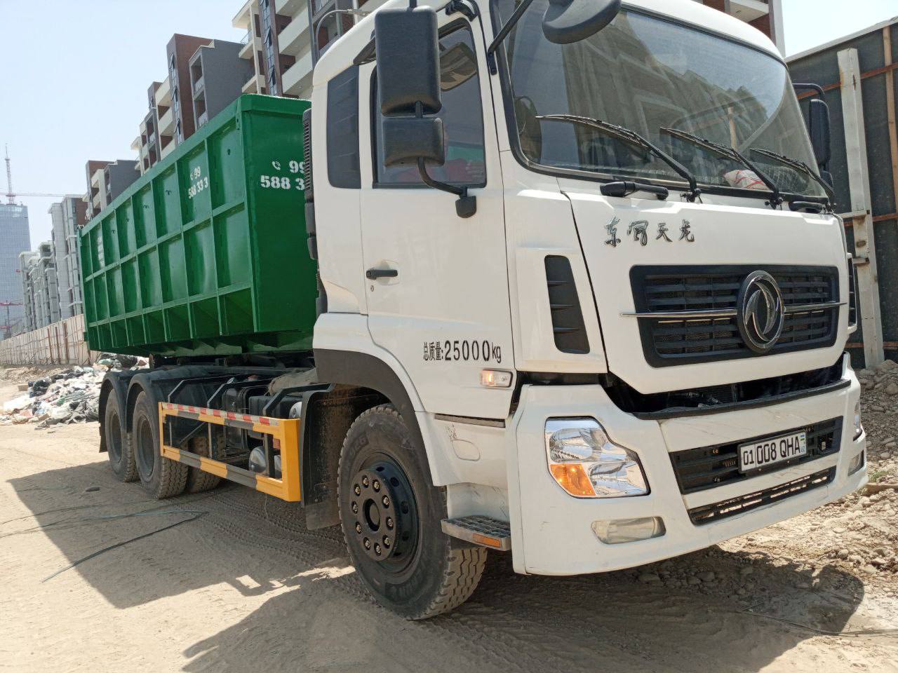 Спецмашина Dongfeng для вывоза мусора в Ташкенте